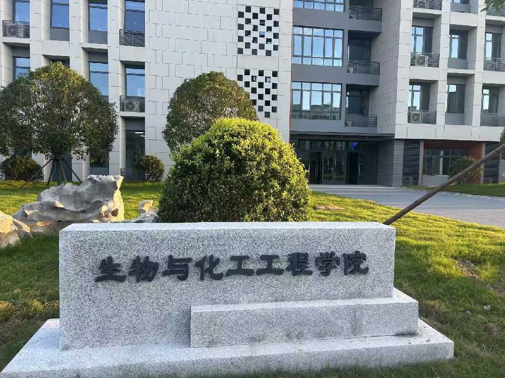 咸丰县扬州职业大学体育场高杆灯项目